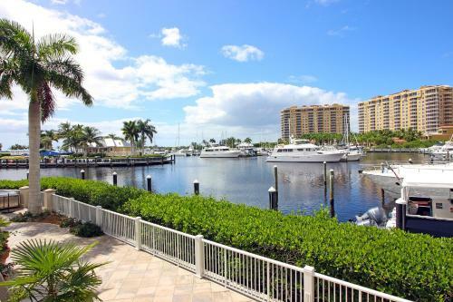 Waterfront Villa Id5218