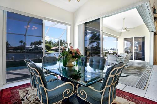 Villa Dolphin