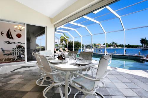 Villa Dolphin
