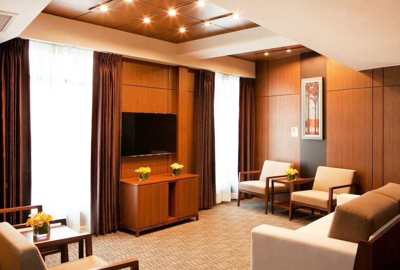 Porter Square Hotel