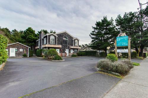 Beaches Inn | Captains Cove Cottage 9