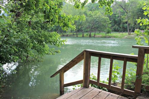 Guadalupe River Getaway Home