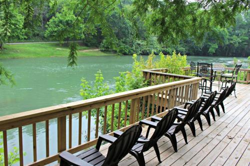 Guadalupe River Getaway Home