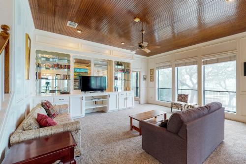 Maverick Mountaintop Retreat