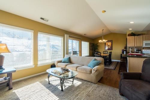 Park Pointe: Chardonnay Chalet (b101)