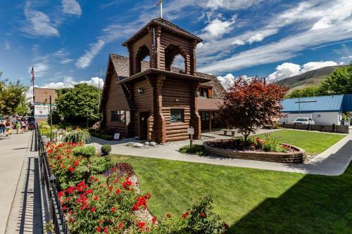 Accent Lakefront Villa