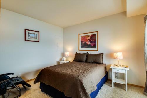 Accent Lakefront Villa