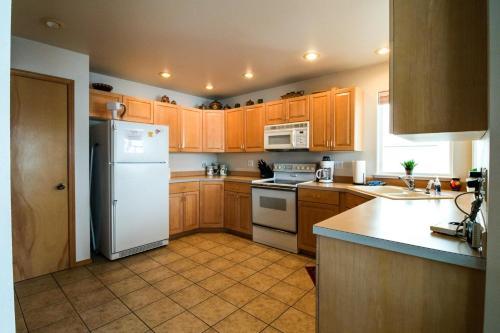 Accent Lakefront Villa