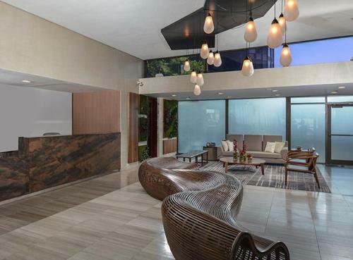 Trendy Apartment With 360 Degree City Views
