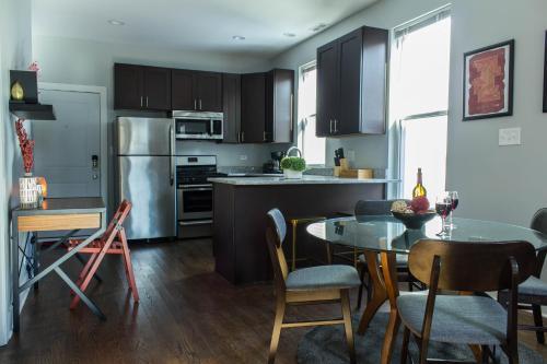 Apartamento Three-bedroom On W Barry Avenue Apt 2f
