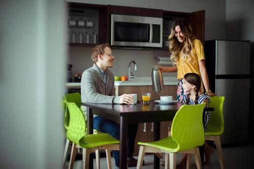 Hotel Home2 Suites By Hilton Chicago Mccormick Place