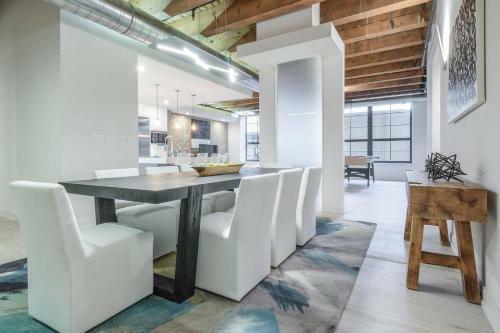 Apartamento Spacious & Private 3 Bdr Luxury Condo In Downtown!