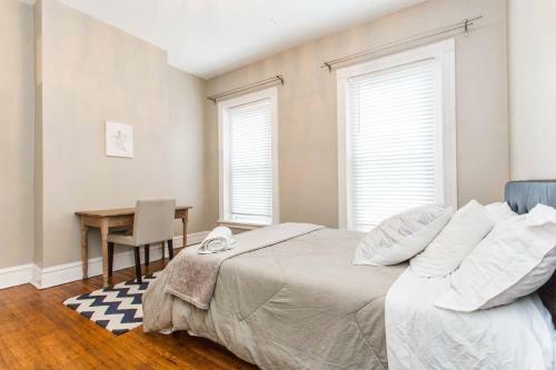 Safe Spacious Mansion In???downtown
