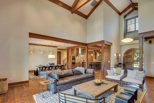 Little Lake Lodge