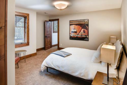 Little Lake Lodge