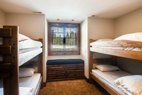 Little Lake Lodge