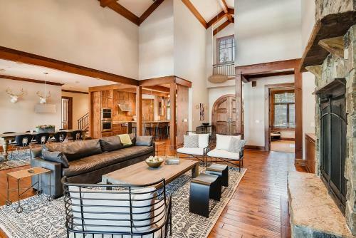 Little Lake Lodge