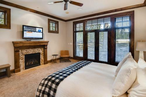 Little Lake Lodge