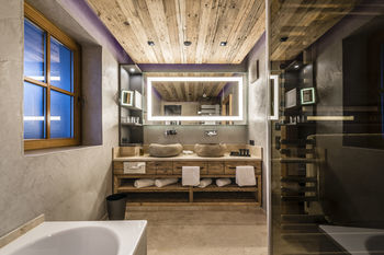 Eva, Village Hotel