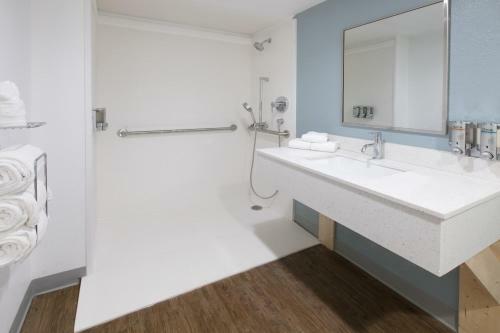 Hotel TRYP By Wyndham College Station