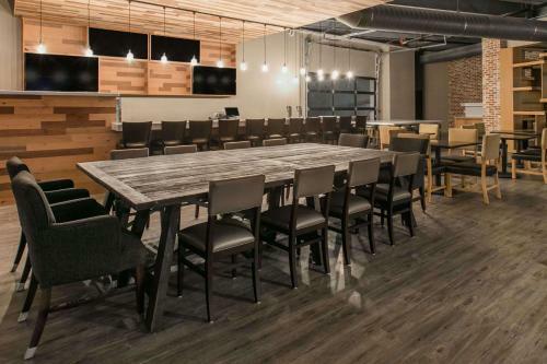 Hotel TRYP By Wyndham College Station