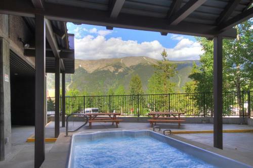 Mp518 Mountain Plaza Hotel Room