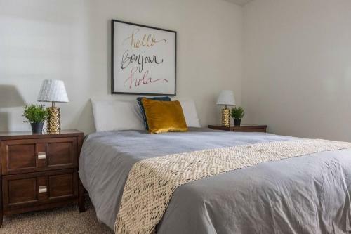 Apartamento Explore Dallas Near Turtle Creek & Trail | Parking