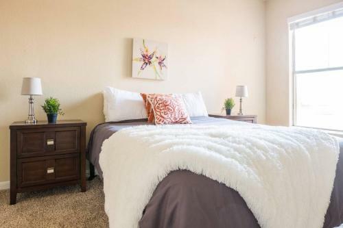 Apartamento Bold + Trendy | Parking | 1 Mi From Uptown @ 2br