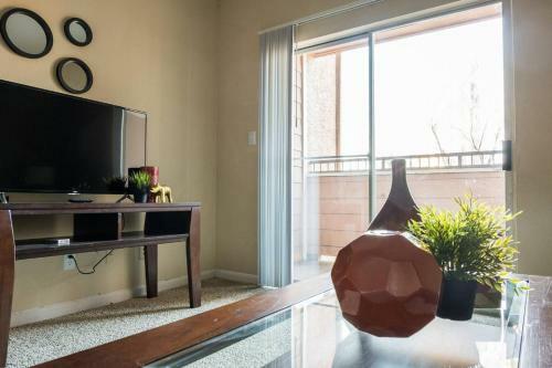 Apartamento Bold + Trendy | Parking | 1 Mi From Uptown @ 2br
