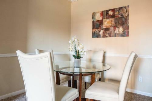 Apartamento Bold + Trendy | Parking | 1 Mi From Uptown @ 2br