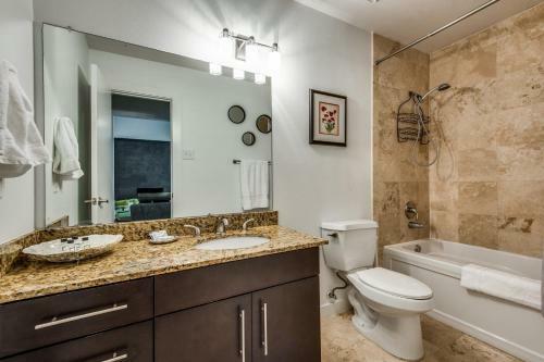 Lower Greenville Poolside Apartment