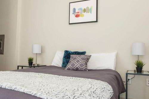 Apartamento Beautiful W/ Balcony & Parking | Dining & Shopping