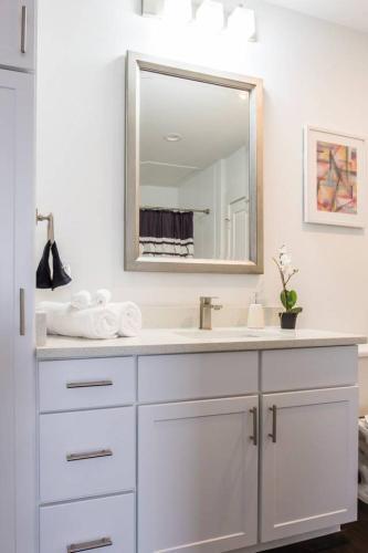 Apartamento Chic Central Uptown Loft 1br @ Shopping + Dining