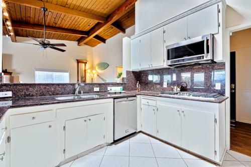 Dp-338 - Hillside Getaway Two-bedroom Holiday Home