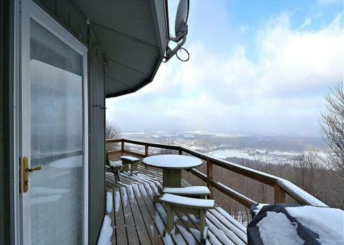 Round To It Three-bedroom Chalet