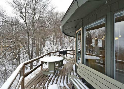 Round To It Three-bedroom Chalet