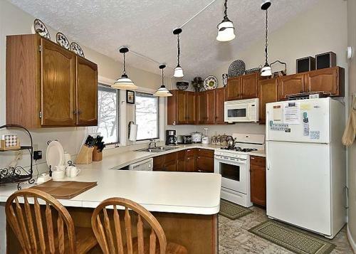 Round To It Three-bedroom Chalet