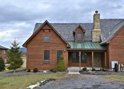 White Aspen Three-bedroom Chalet