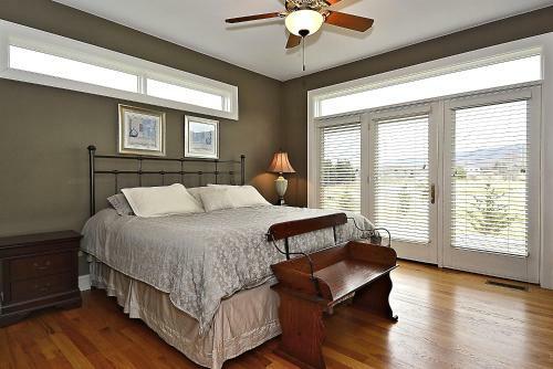 White Aspen Three-bedroom Chalet