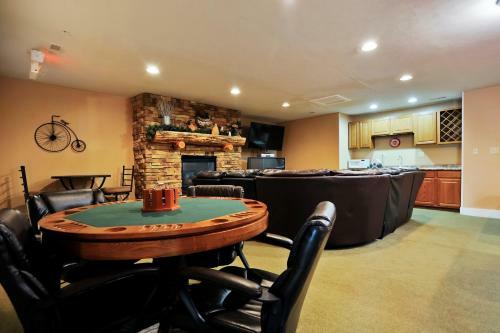 Wolverton Heights Ten-bedroom Chalet
