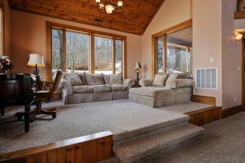 Wolverton Heights Ten-bedroom Chalet