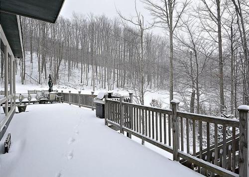 Ski Bums Inn Five-bedroom Chalet