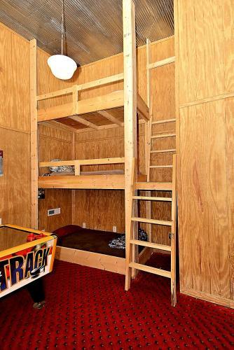 Ski Bums Inn Five-bedroom Chalet