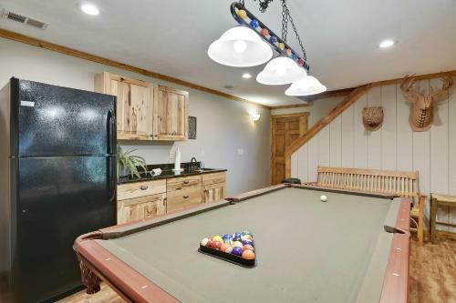Mountain Glory Four-bedroom Chalet