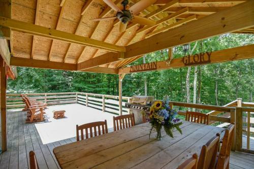 Mountain Glory Four-bedroom Chalet