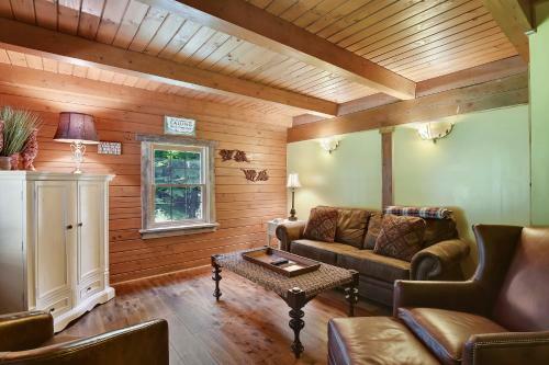 Mountain Glory Four-bedroom Chalet