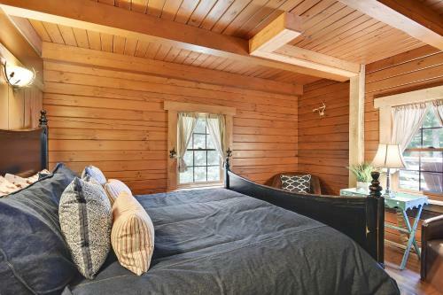 Mountain Glory Four-bedroom Chalet