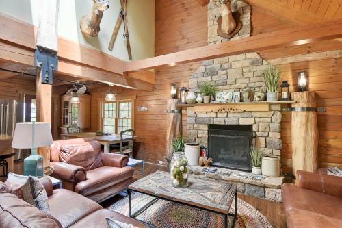 Mountain Glory Four-bedroom Chalet