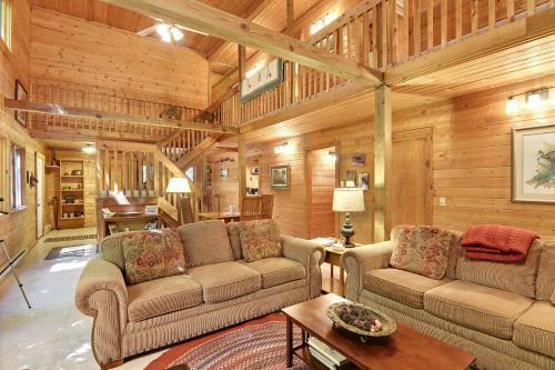 Otters Den Four-bedroom Chalet