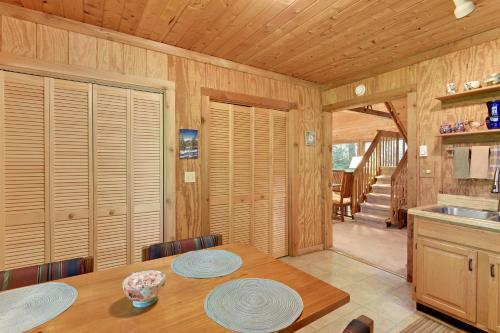 Otters Den Four-bedroom Chalet